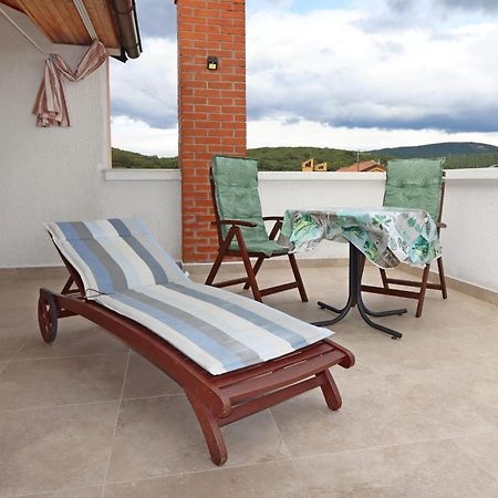 Apartments With A Parking Space Kornic, Krk - 415 المظهر الخارجي الصورة