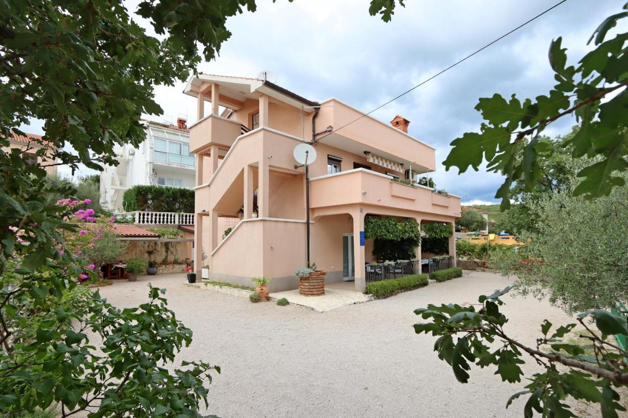 Apartments With A Parking Space Kornic, Krk - 415 المظهر الخارجي الصورة