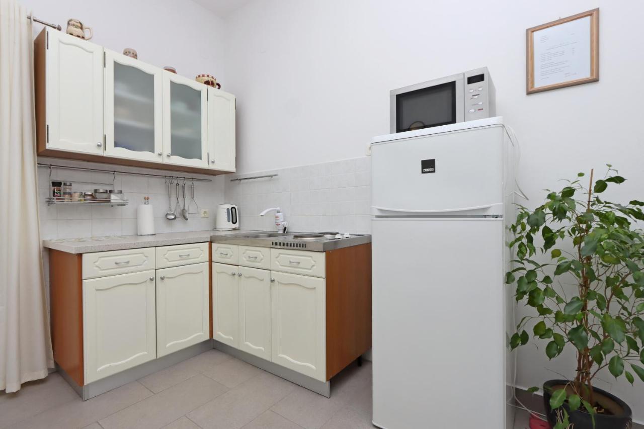Apartments With A Parking Space Kornic, Krk - 415 المظهر الخارجي الصورة