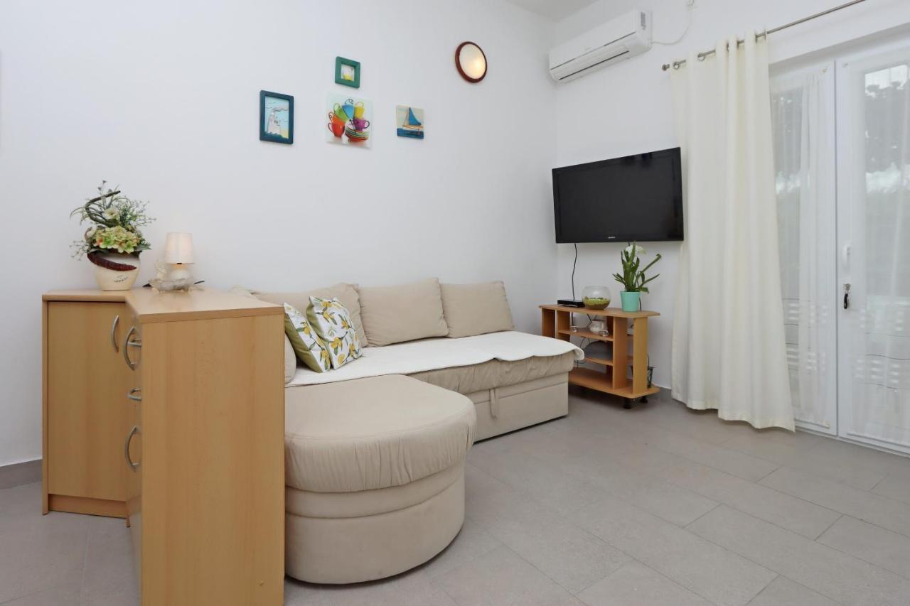 Apartments With A Parking Space Kornic, Krk - 415 المظهر الخارجي الصورة