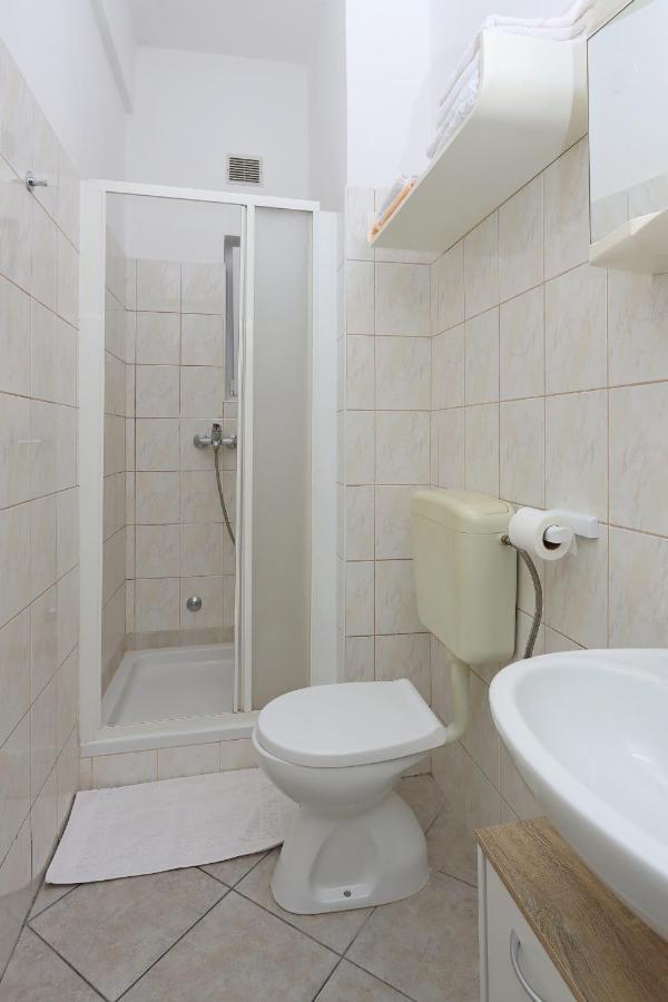 Apartments With A Parking Space Kornic, Krk - 415 المظهر الخارجي الصورة