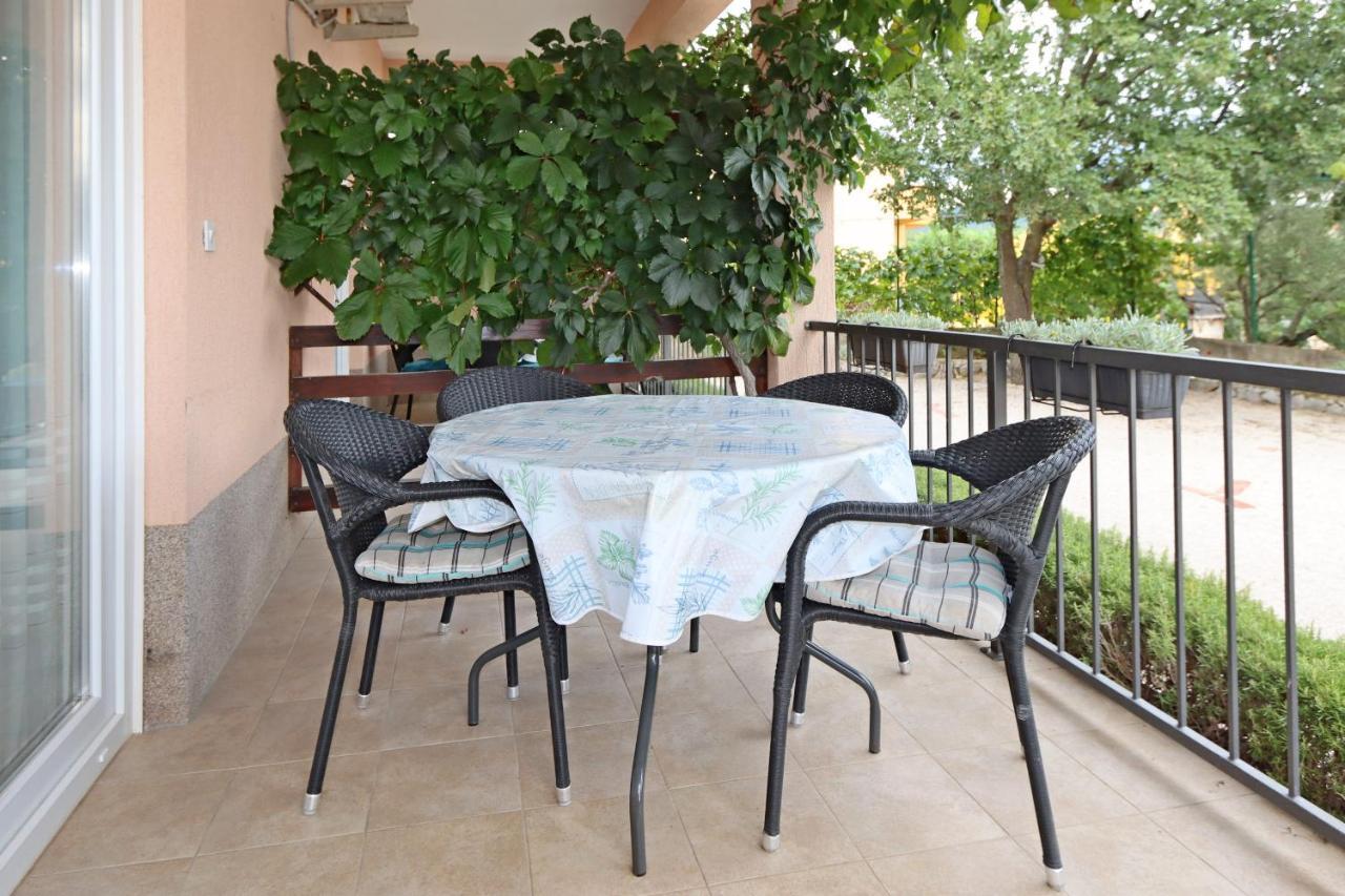 Apartments With A Parking Space Kornic, Krk - 415 المظهر الخارجي الصورة