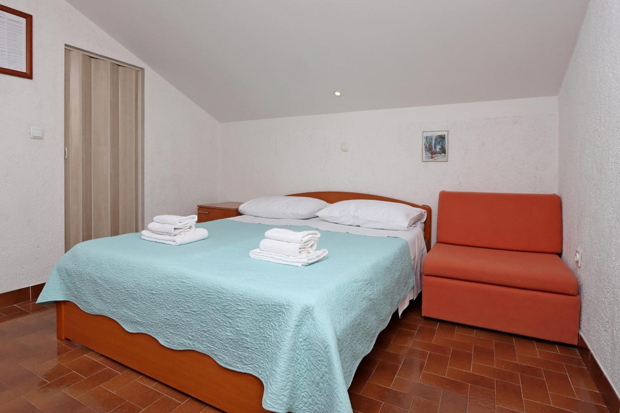 Apartments With A Parking Space Kornic, Krk - 415 المظهر الخارجي الصورة