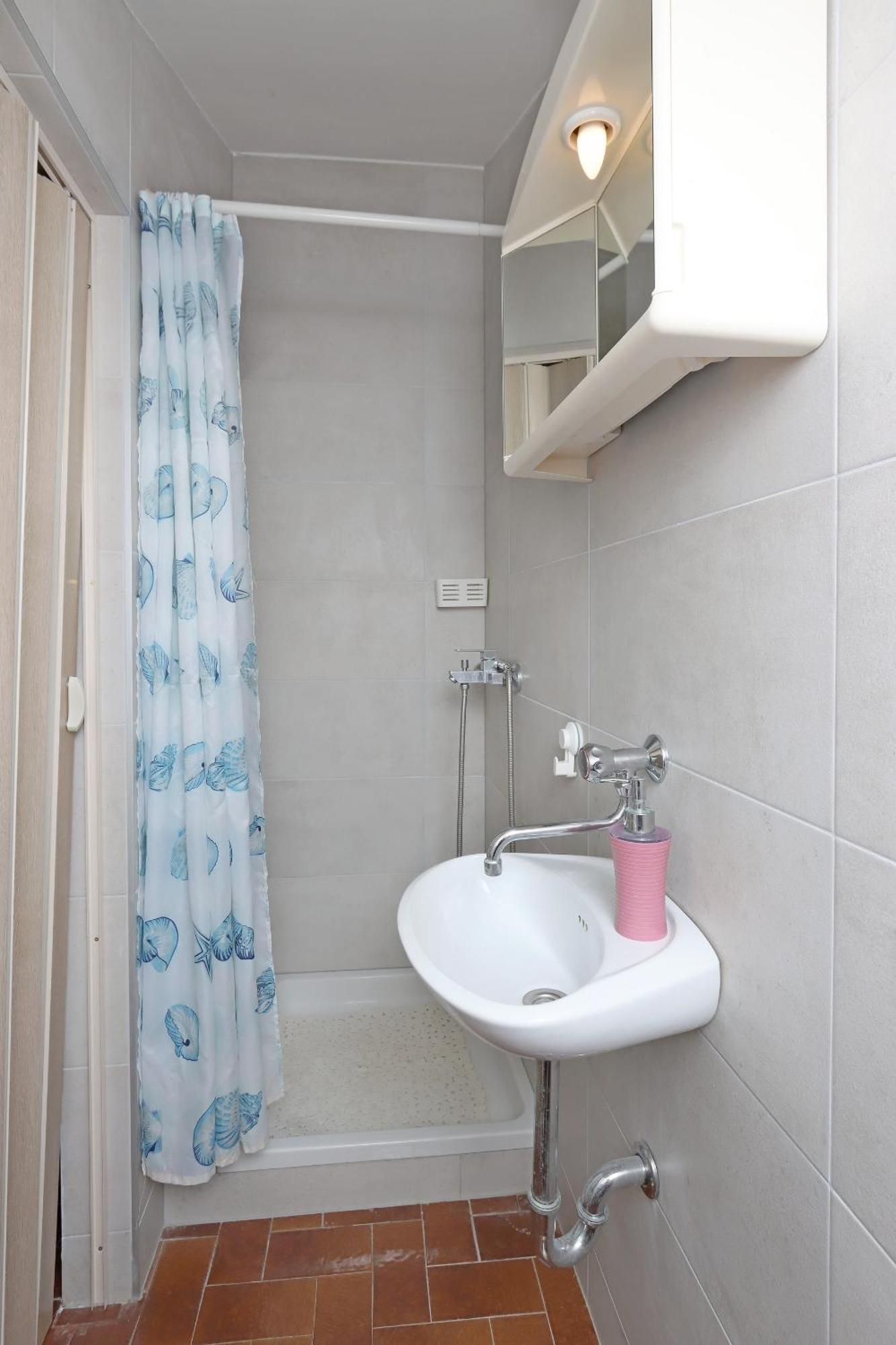 Apartments With A Parking Space Kornic, Krk - 415 المظهر الخارجي الصورة