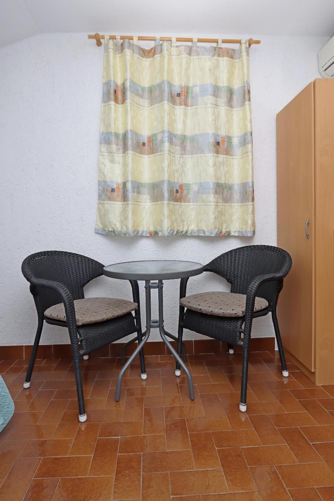 Apartments With A Parking Space Kornic, Krk - 415 المظهر الخارجي الصورة