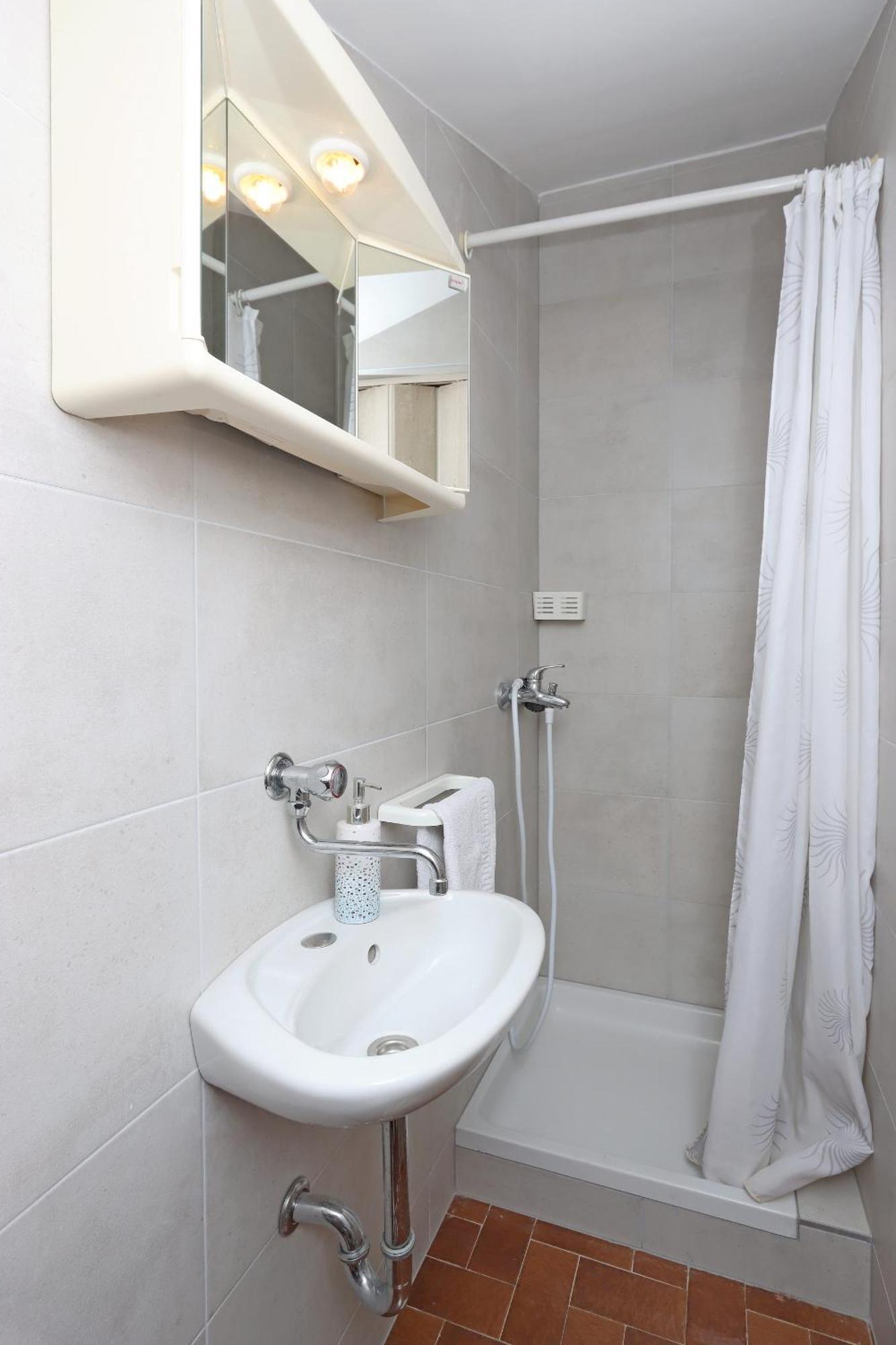Apartments With A Parking Space Kornic, Krk - 415 المظهر الخارجي الصورة
