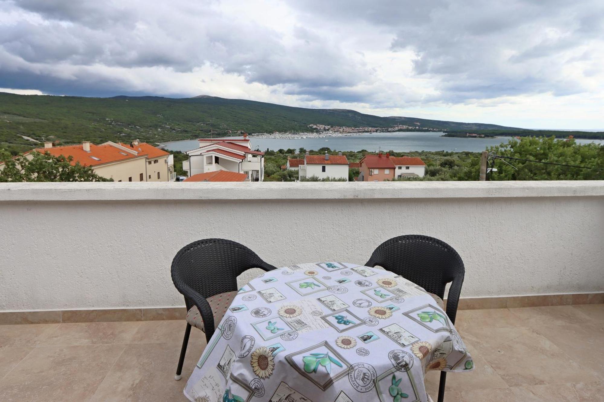 Apartments With A Parking Space Kornic, Krk - 415 المظهر الخارجي الصورة