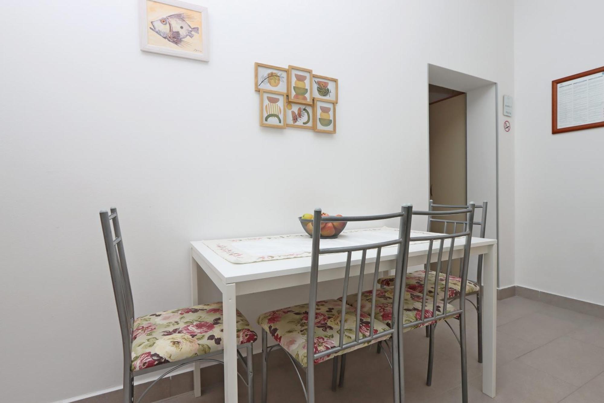 Apartments With A Parking Space Kornic, Krk - 415 الغرفة الصورة