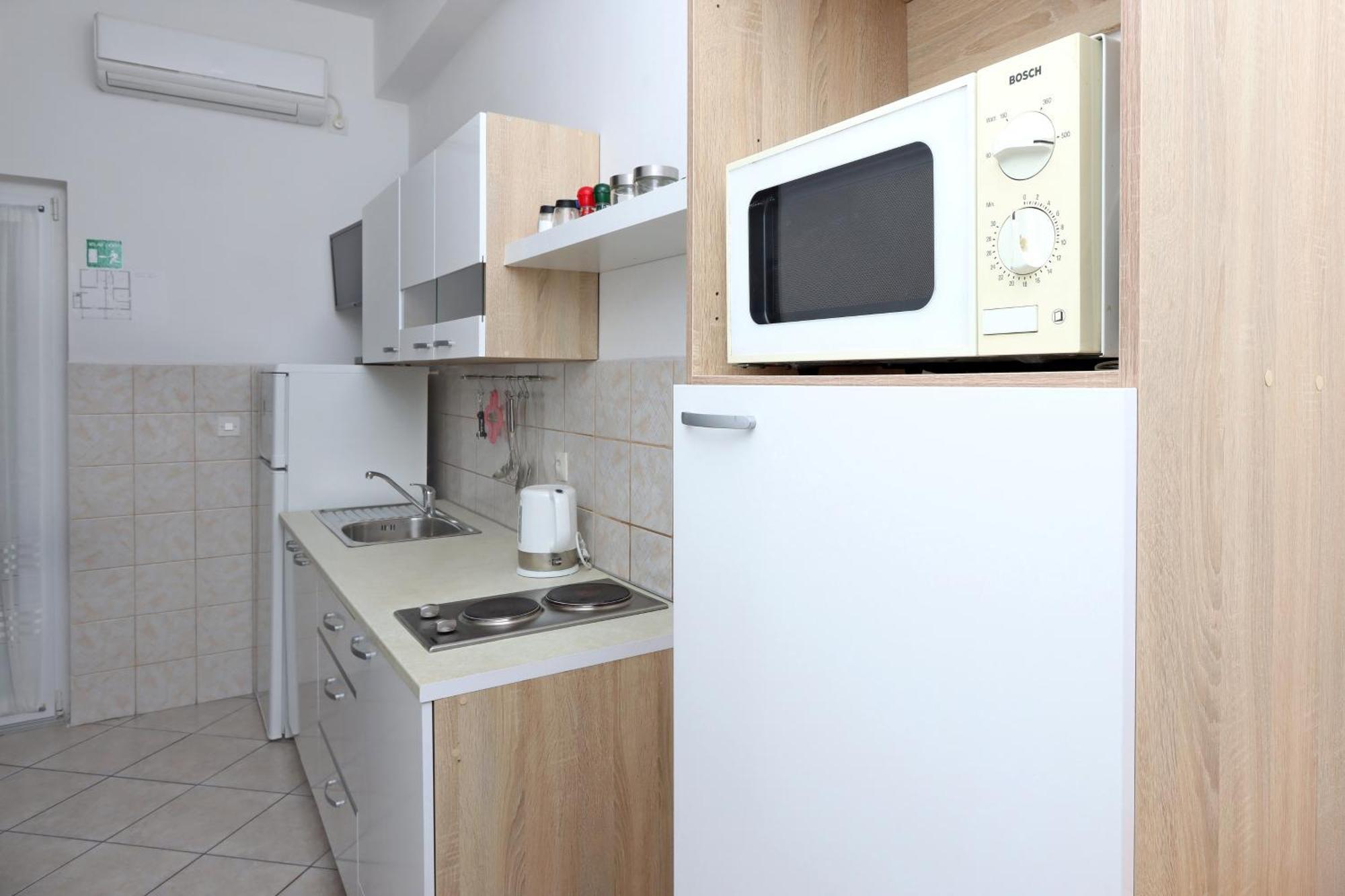 Apartments With A Parking Space Kornic, Krk - 415 الغرفة الصورة