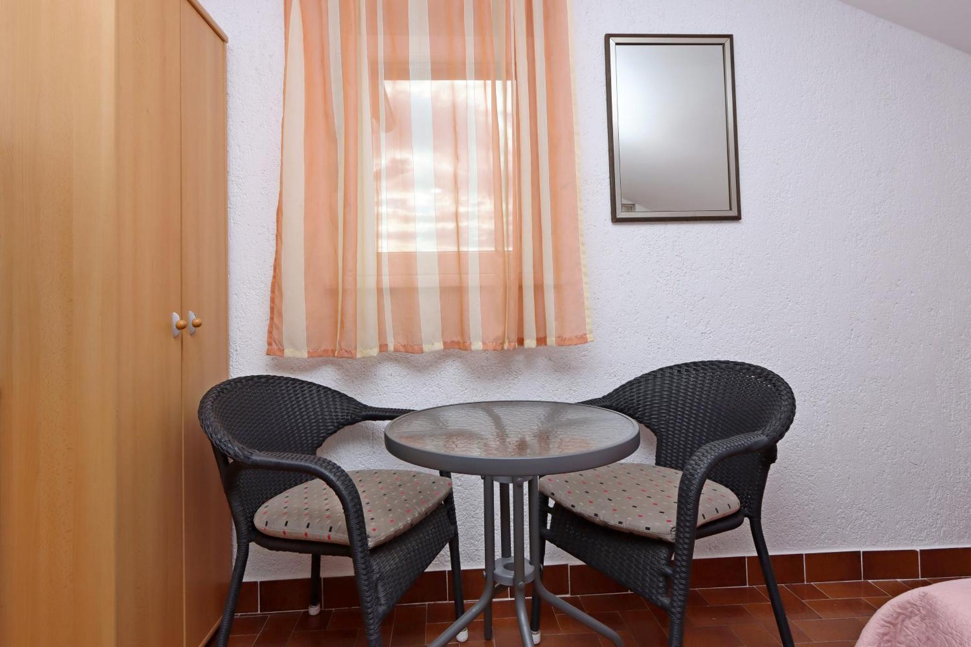 Apartments With A Parking Space Kornic, Krk - 415 الغرفة الصورة
