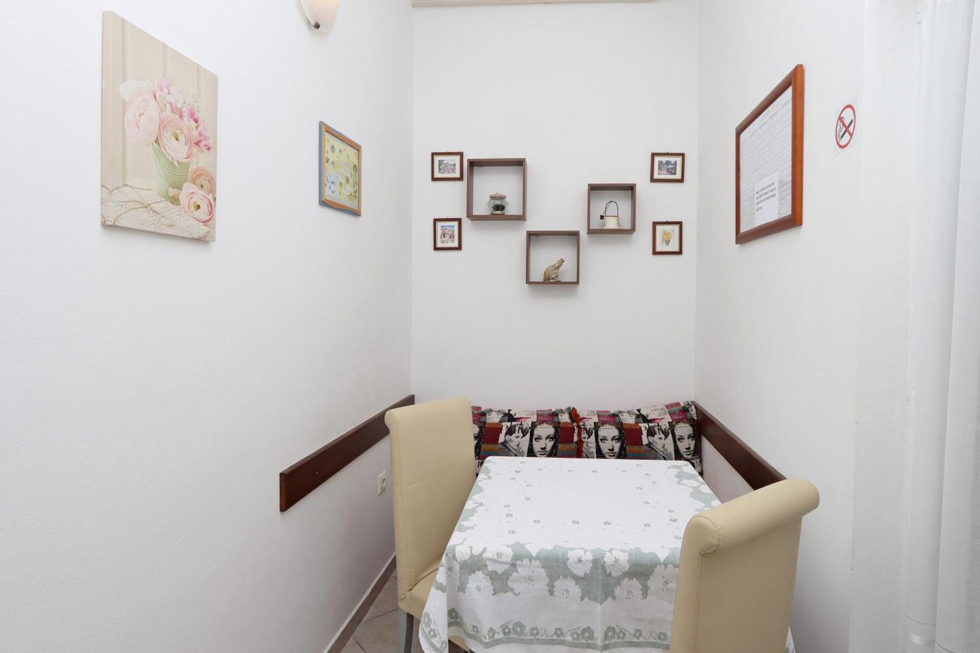 Apartments With A Parking Space Kornic, Krk - 415 الغرفة الصورة