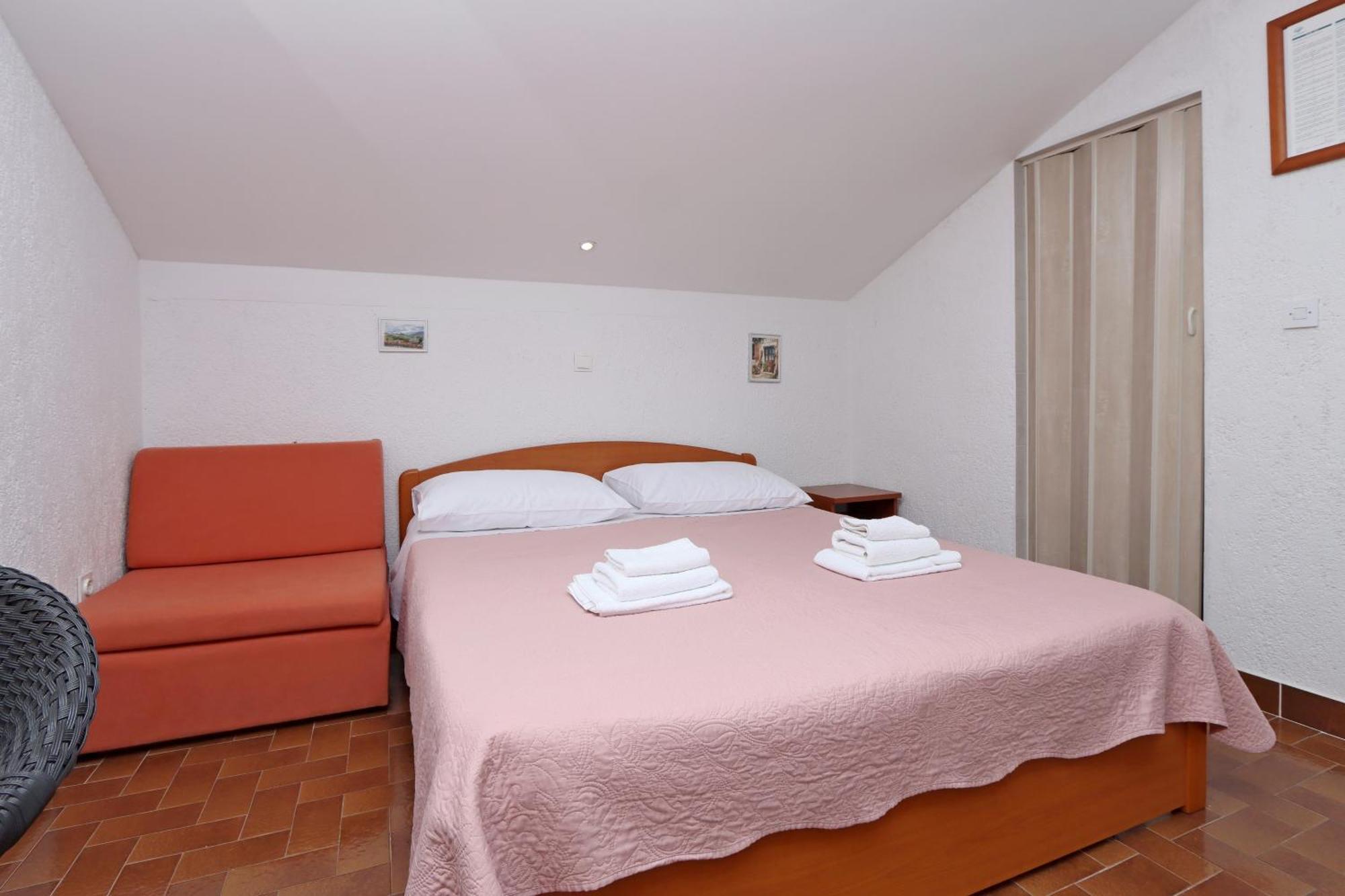 Apartments With A Parking Space Kornic, Krk - 415 الغرفة الصورة